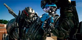 Transformers: The Last Knight Preview - "Izzy Stays and Fights" video