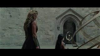 Wonder Woman (v.f.) Trailer Video Thumbnail